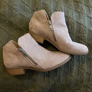 Universal Thread booties